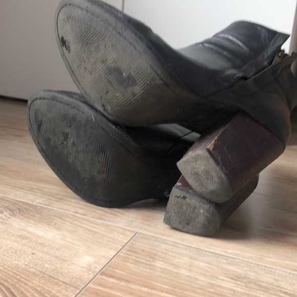 Urban Outfitter Black Leather Bootie - Picture 9 of 9